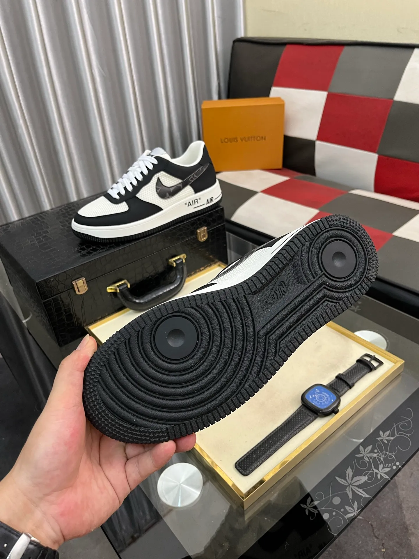 Men's shoes 💰440⌚️⌚️【LOUlS VUlTTON】Louis Vuitton ~ unique and casual style. LV counter purchasing 🏃casual shoes😍😍 are on sale at the men's counter at the same time. Italian imported brands select top-layer Italian cowhide. 🐑Sheepskin lining (refuses to discolor and grind feet) Sole: Original sole specially provided by the original factory 🎬Better in kind Code number: 38-443⃣️Color selection